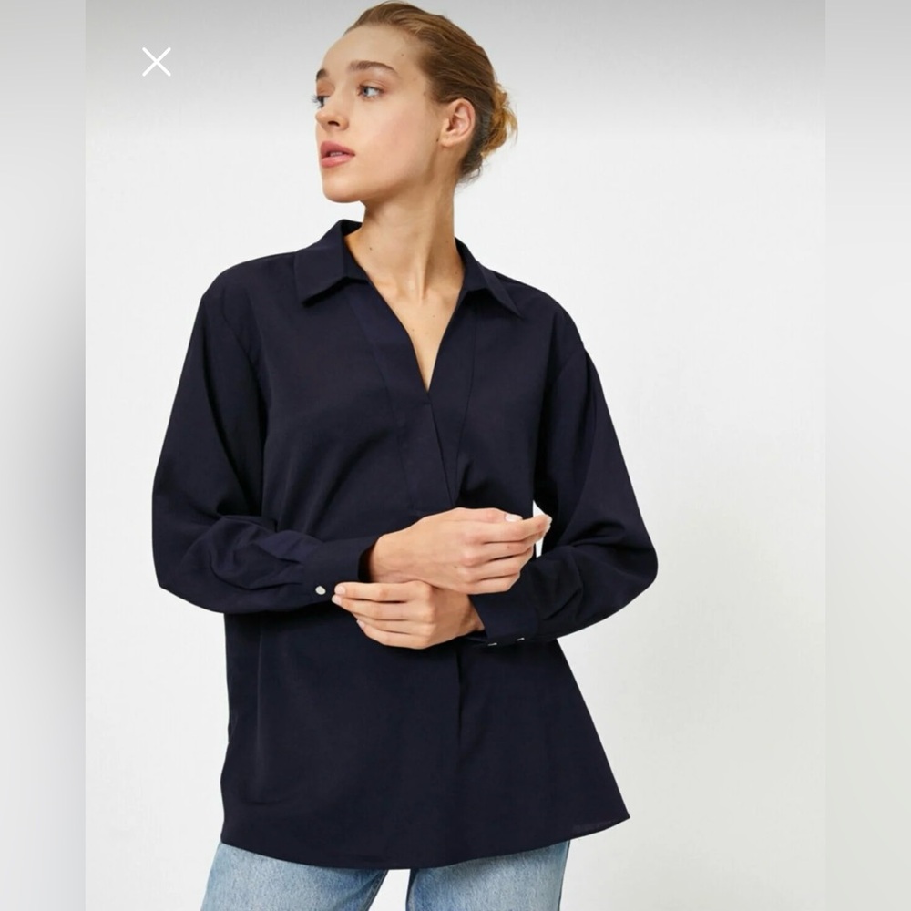 HP! ✨ Classic Navy Women's Top Size M NWOT